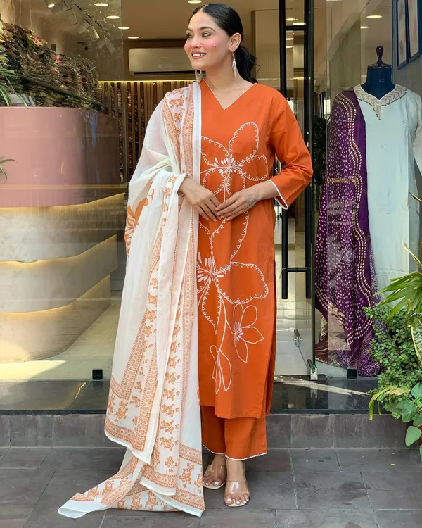 Gulnaar_Orange_Floral_Kurta_Set