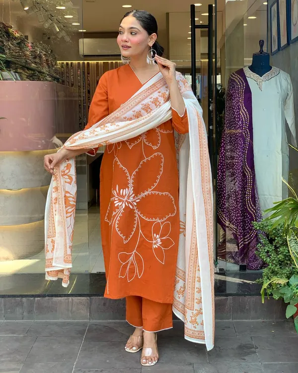 Gulnaar_Orange_Floral_Kurta_Set