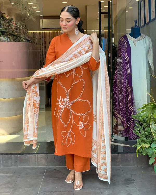 Gulnaar_Orange_Floral_Kurta_Set