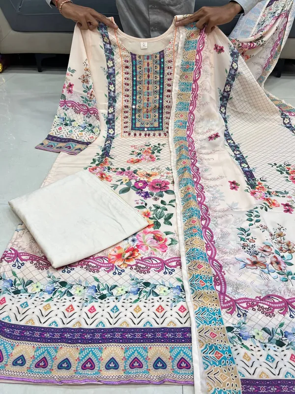 Luxury_Cream_Floral_Muslin_Suit_Set_with_Elegant_Dupatta