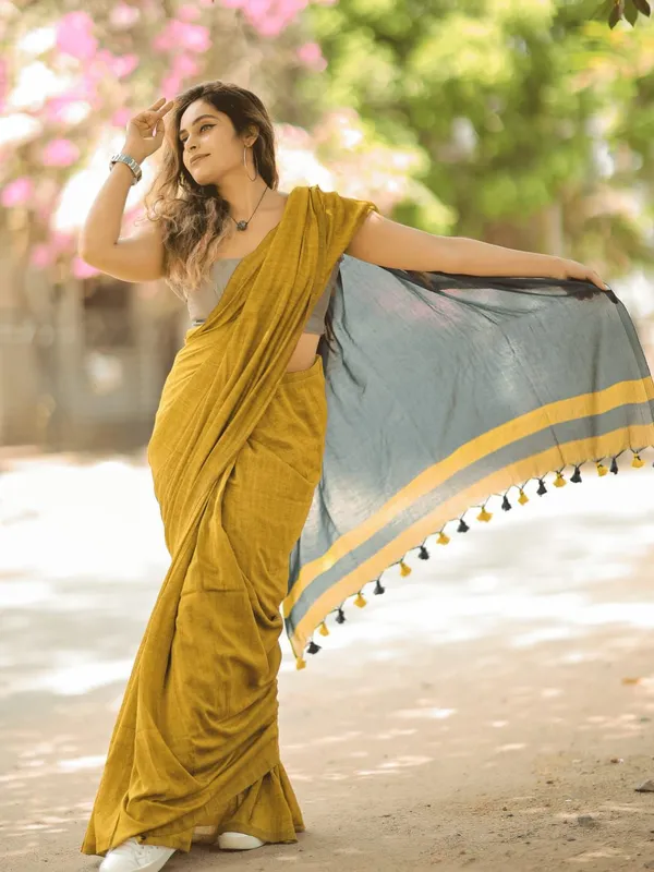 Mustard_Gold_&_Charcoal_Contrast_Linen_Saree