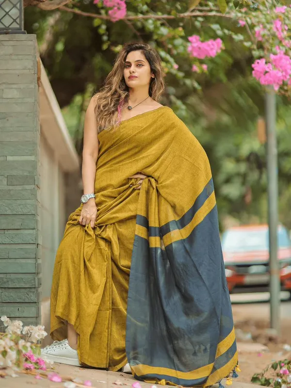 Mustard_Gold_&_Charcoal_Contrast_Linen_Saree