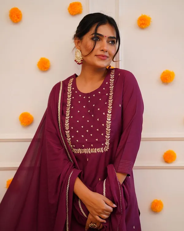 Pragti_Royal_Wine_Kurta_Set