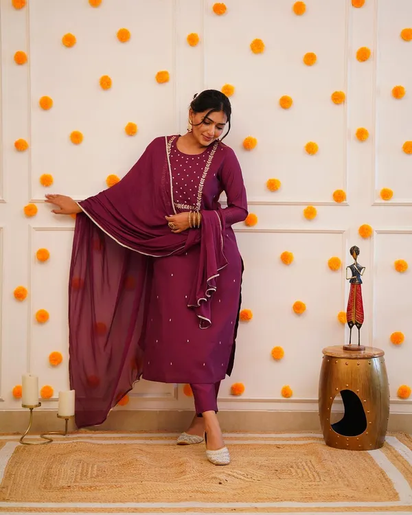 Pragti_Royal_Wine_Kurta_Set
