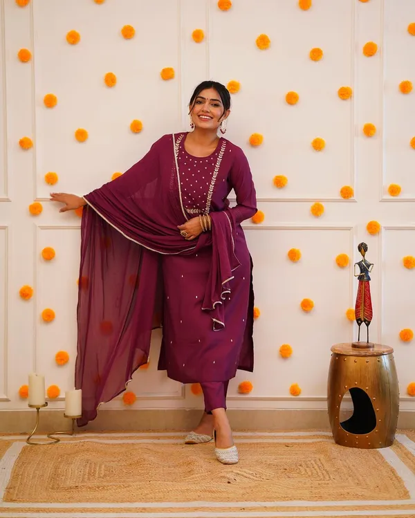 Pragti_Royal_Wine_Kurta_Set
