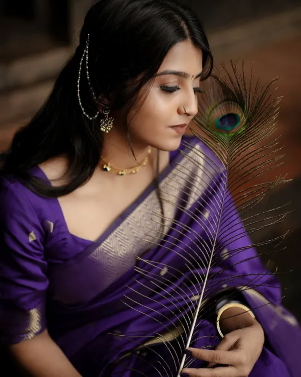 Royal_Purple_Silk_Saree_with_Gold_Zari_Detailing