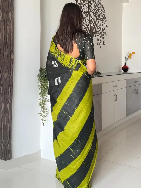 Zivah_Pure_Cotton_Saree_–_Charcoal_Black_with_Lime_Abstract_Print
