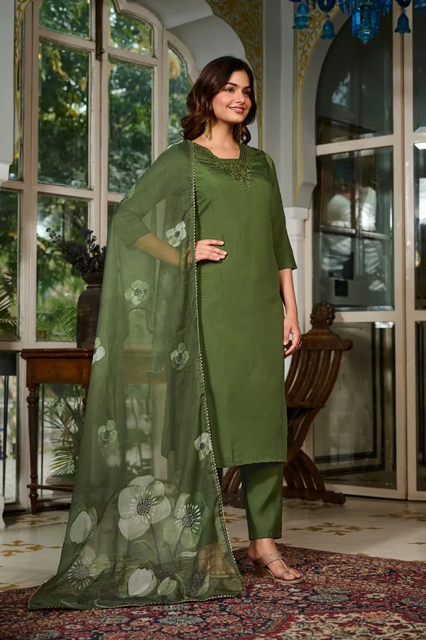 Olive_Noor_Embroidered_Kurta_Set