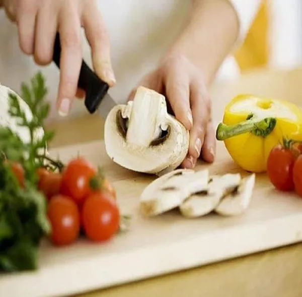 Multicolor_Wooden_Chopping_Board_With_5-Pcs_Knife_Set