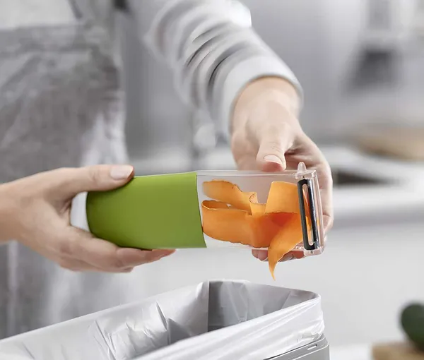 Multicolor_Square_Storage_Fruit_And_Vegetable_Peeler