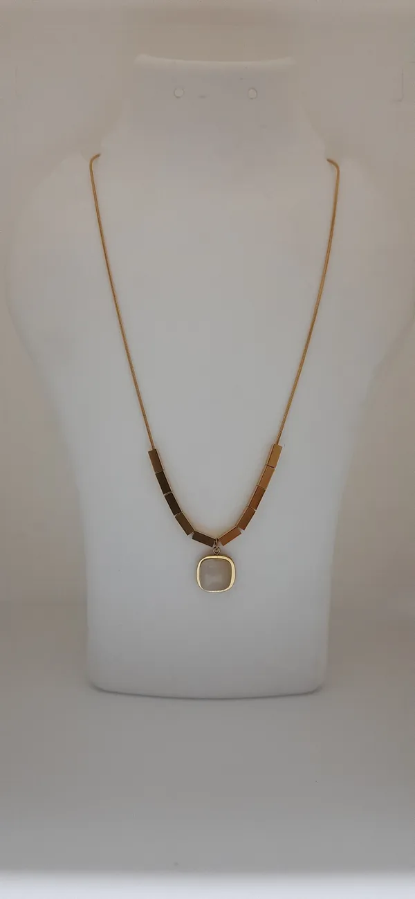 Avarni_Jewels_Earthy_Square_Pendant_Necklace