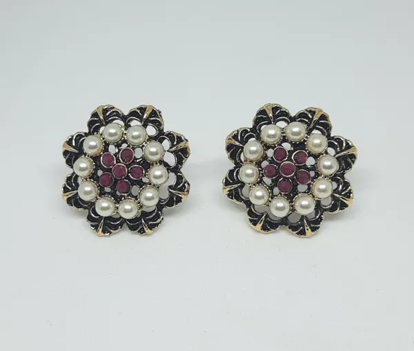 Antique_Gold_Floral_Stud_Earrings_with_Red_Stones_&_Pearls
