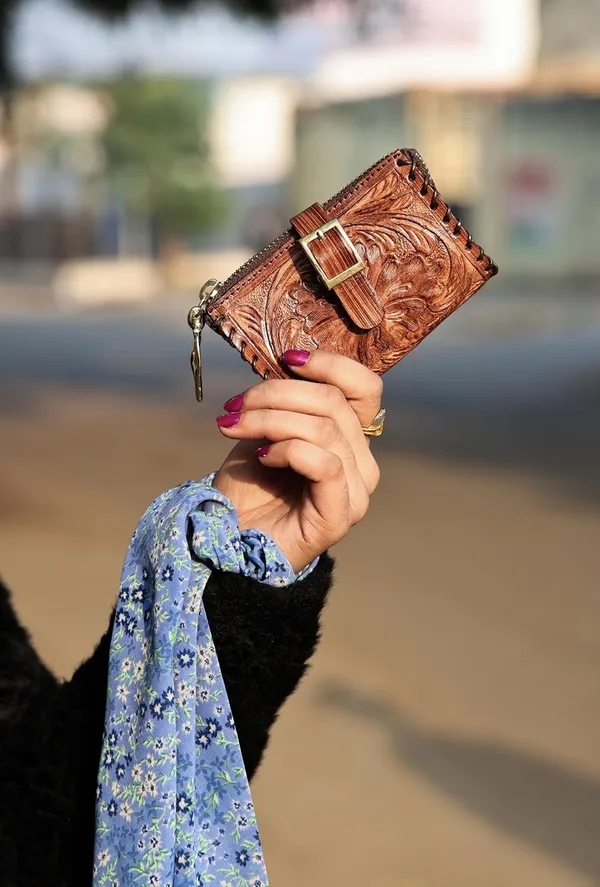Brown_Handmade_Leather_Coin_Purse,_Small_Size_For_Women