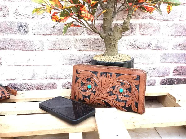 Brown_Leather_Wallet_Purse_,_Hand_Tooled,_Black_With_Semi-Precious_Stone_For_Women