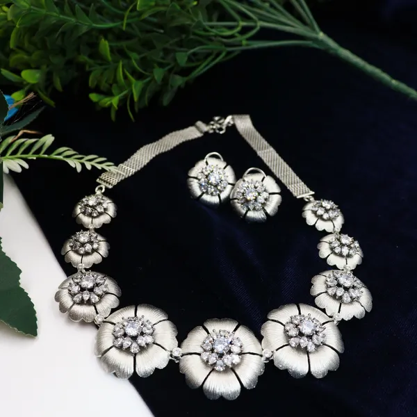 CHAKRA_NECKLACE