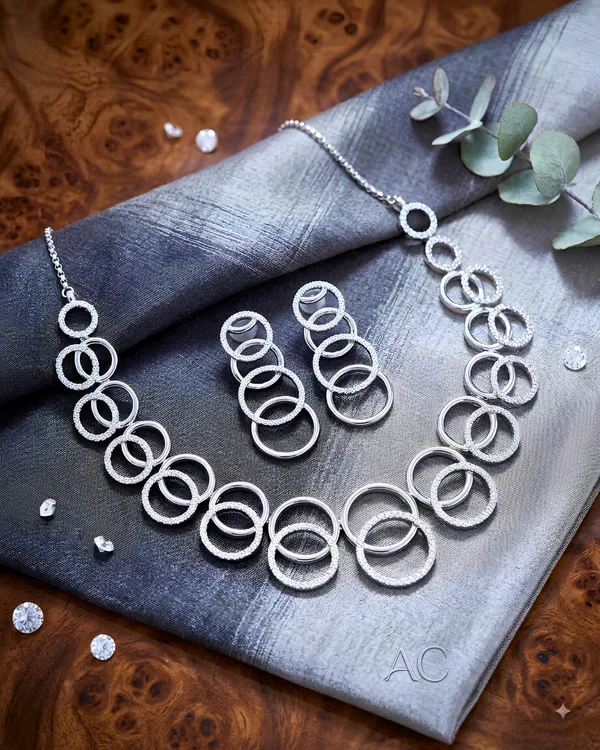 LUMINA_LOOP_STATEMENT_NECKLACE