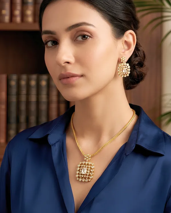 ROYAL_AND_REGAL_NECKLACE