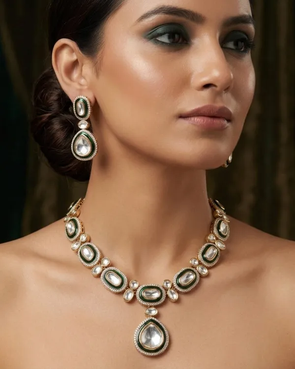 THE_EMERALD_AURA_HERITAGE_NECKLACE