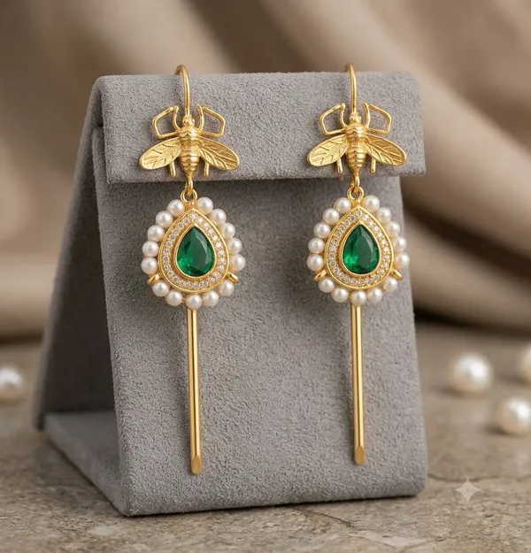 THE_ROYAL_HONEYBEE_EARCUFF