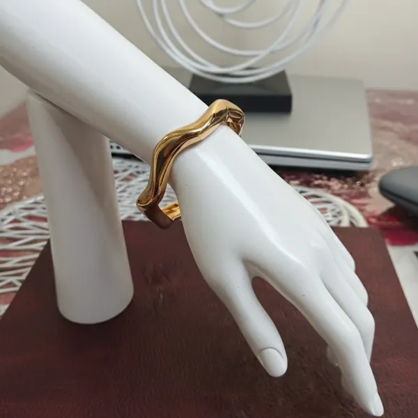Gold_Premium_Anti-Tarnish_Bracelet_For_Women