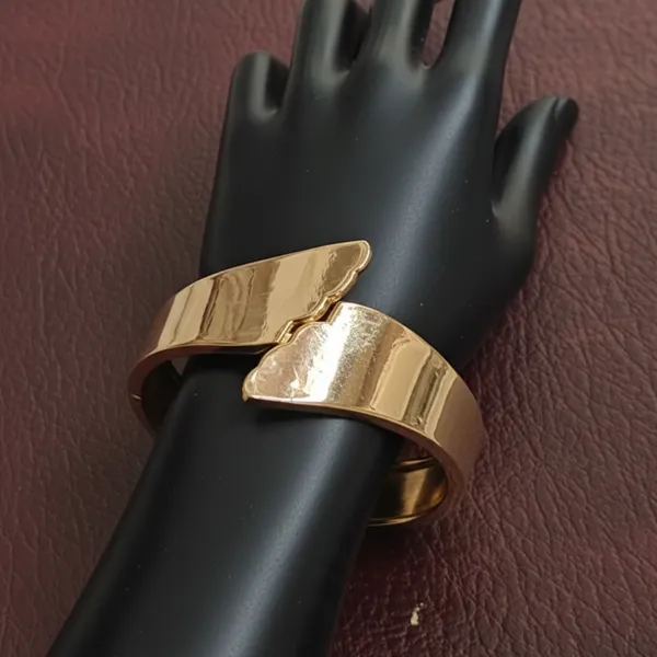 Gold_Premium_Anti-Tarnish_Bracelet_For_Women