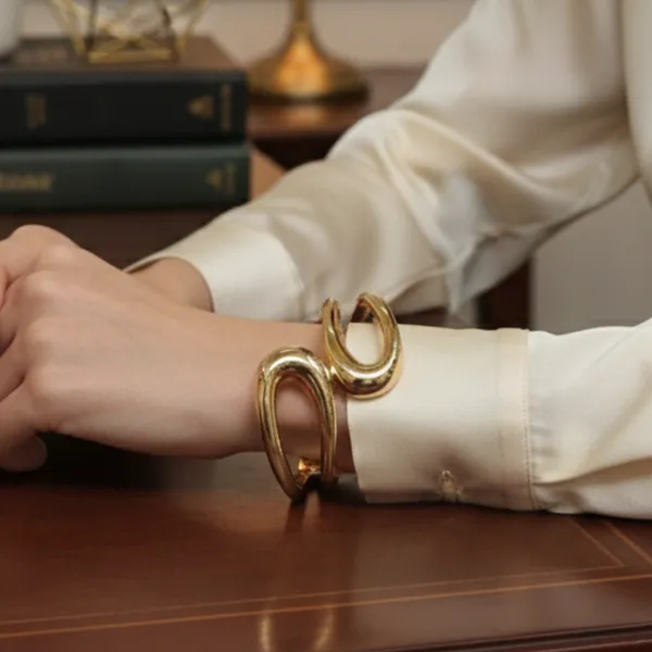 Gold_Premium_Anti-Tarnish_Bracelet_For_Women