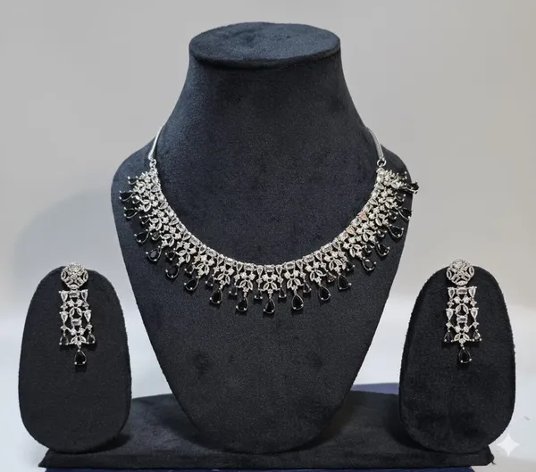 Silver_&_Black_Brass_Trendy_Ad_Jewellery_Necklace_Set_For_Women