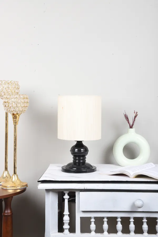 Off_White_Wana_Gino_Table_Lamp_for_Perfect_Home_&_Office_Decor