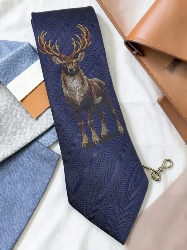 Imperial_Stag_Navy_Blue_And_Antique_Gold_Micro_Silk_Jacquard_9_Cm_Tie_Set_With_Pocket_Square_And_Wooden_Gift_Box