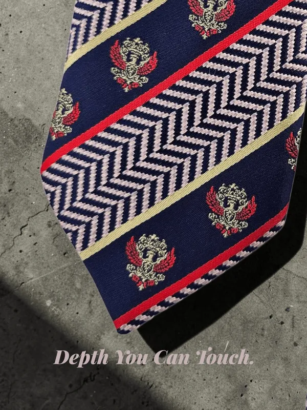 Navy_Blue_Regal_Crest_Chevron_Woven_Micro_Silk_Tie_Set_With_Pocket_Square_In_Wooden_Gift_Box
