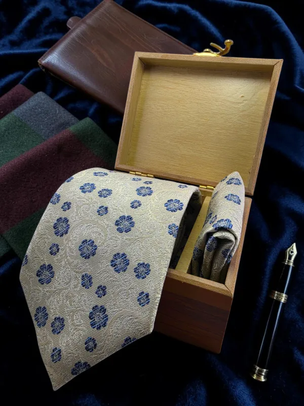 Regal_Ivory_Bloom_9_Cm_Tie_Set_With_Wooden_Gift_Box