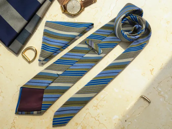 Regent_Stripe_Cobalt_Blue_Yellow_And_Black_Micro_Silk_Jacquard_9_Cm_Tie_Set_With_Pocket_Square_And_Wooden_Gift_Box