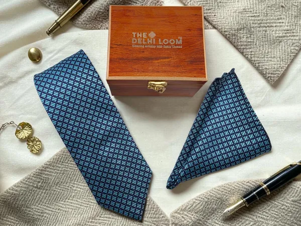Turquoise_Blue_And_Navy_Blue_Lattice_Micro_Silk_Jacquard_9_Cm_Tie_Set_With_Pocket_Square_And_Wooden_Gift_Box