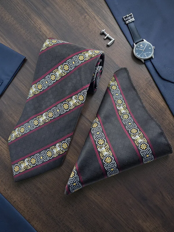 Jet_Black_Equestrian_Crest_Baroque_Stripe_Micro_Woven_Jacquard_9_Cm_Tie_Set_With_Wooden_Gift_Box