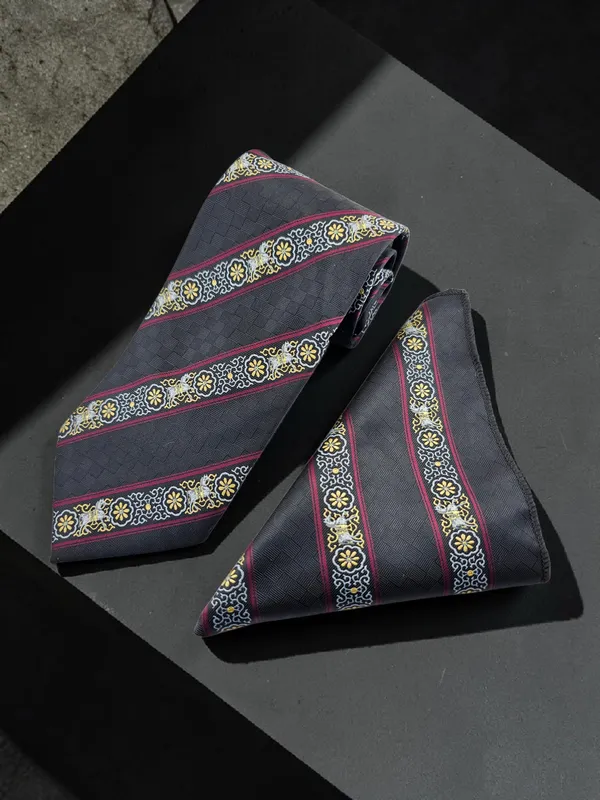Jet_Black_Equestrian_Crest_Baroque_Stripe_Micro_Woven_Jacquard_9_Cm_Tie_Set_With_Wooden_Gift_Box