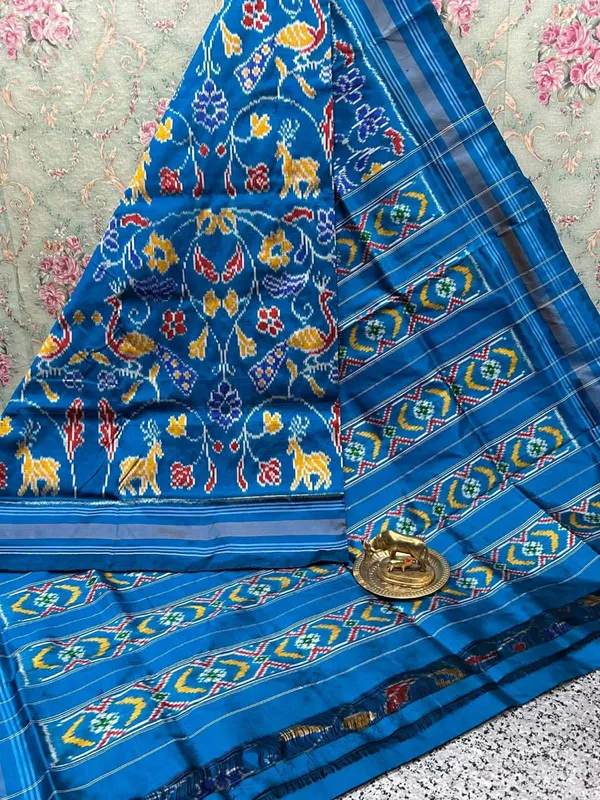 Skyblue_Ikat_Digital_Print_With_Contrast_Blouse_Piece_Elegant_Lightweight_Saree_For_Wedding,_Party_&_Festive_Wear_Saree_For_Women
