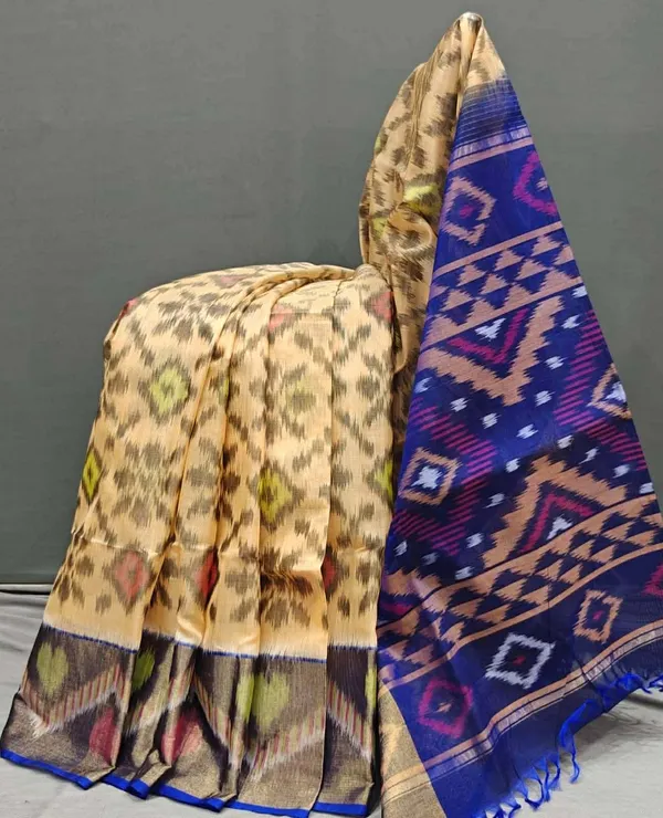 Beige_Beautiful_Digital_Ikat_Pattern_–Smooth_Finish_Saree_With_Unstitched_Blouse_Saree_For_Women