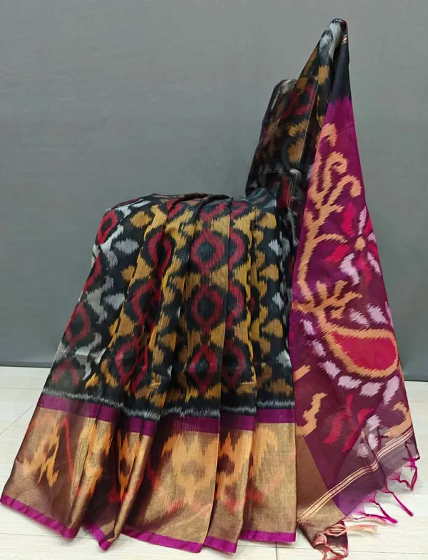 Black_Beautiful_Digital_Ikat_Pattern-_Smooth_Finish_Saree_With_Unstitched_Blouse_Saree_For_Women