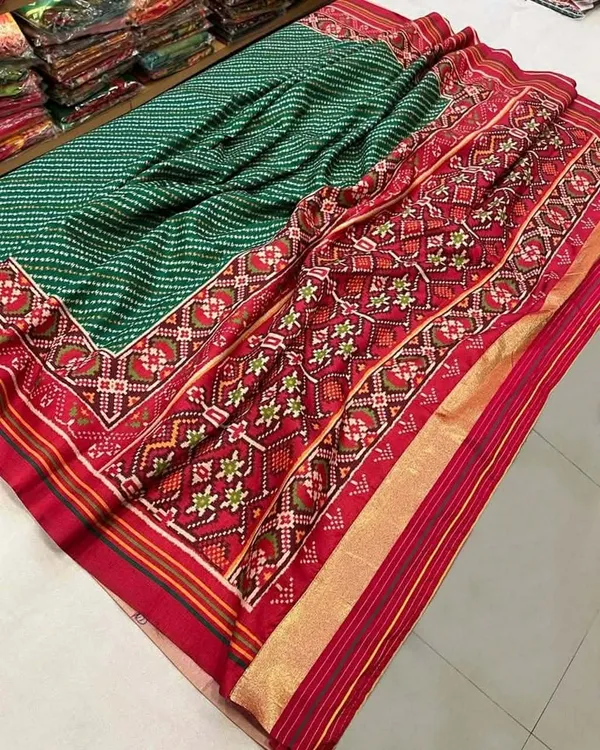 Green_Trendy_Ikat_Digital_Printed_Soft_Silk_Saree_For_Women_Comfortable_&_Fashionable_Ethnic_Wear_Saree_For_Women