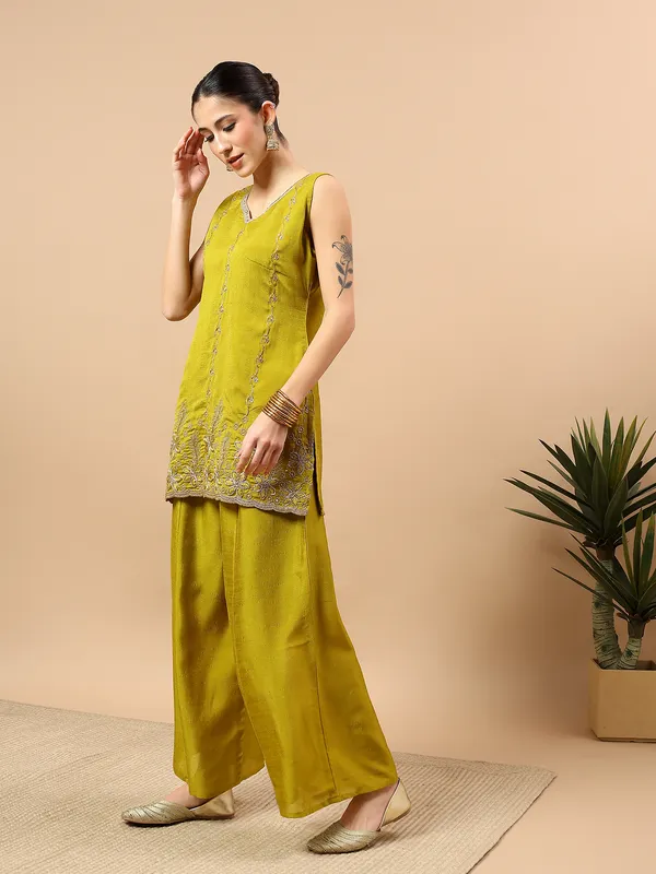 Women’s_Mustard_Yellow_Embroidered_Kurta_Palazzo_Set_with_Dupatta_(3-Piece_Ethnic_Set)