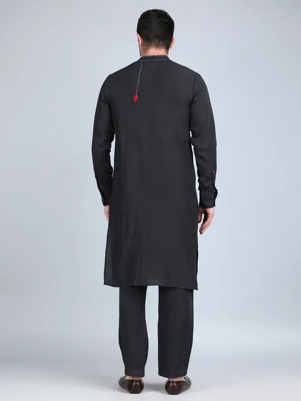 Black_Pure_Linen_Hand_Embroidered_Kurta_With_Pants_For_Men