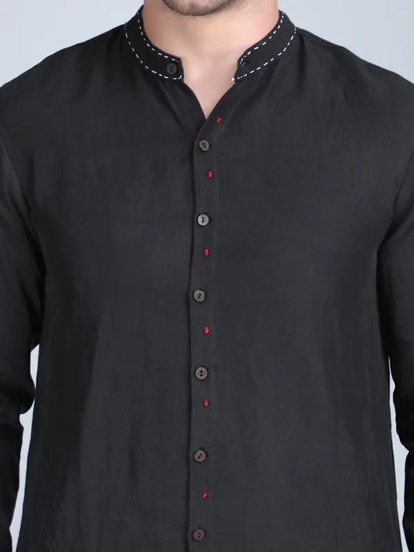 Black_Pure_Linen_Hand_Embroidered_Kurta_With_Pants_For_Men