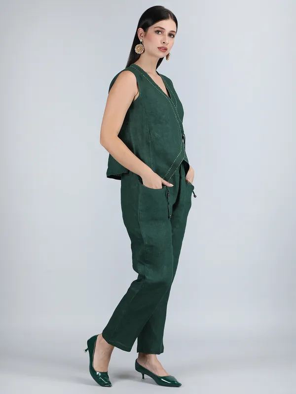 Green_Pure_Linen_Hand_Embroidered_Co-Ord_For_Women