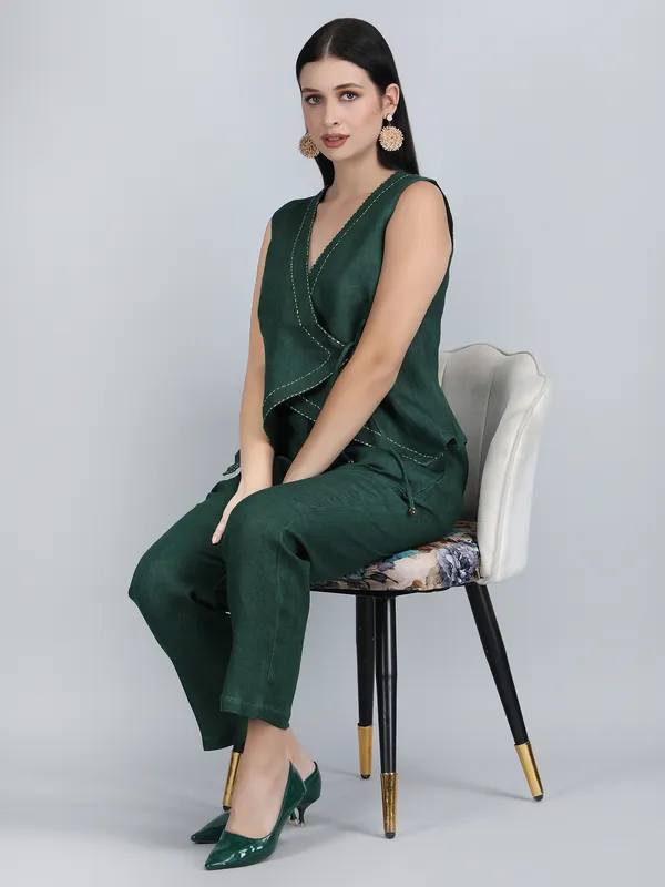 Green_Pure_Linen_Hand_Embroidered_Co-Ord_For_Women
