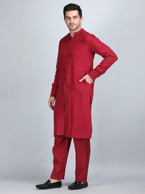Maroon_Pure_Linen_Hand_Embroidered_Kurta_With_Pants_For_Men