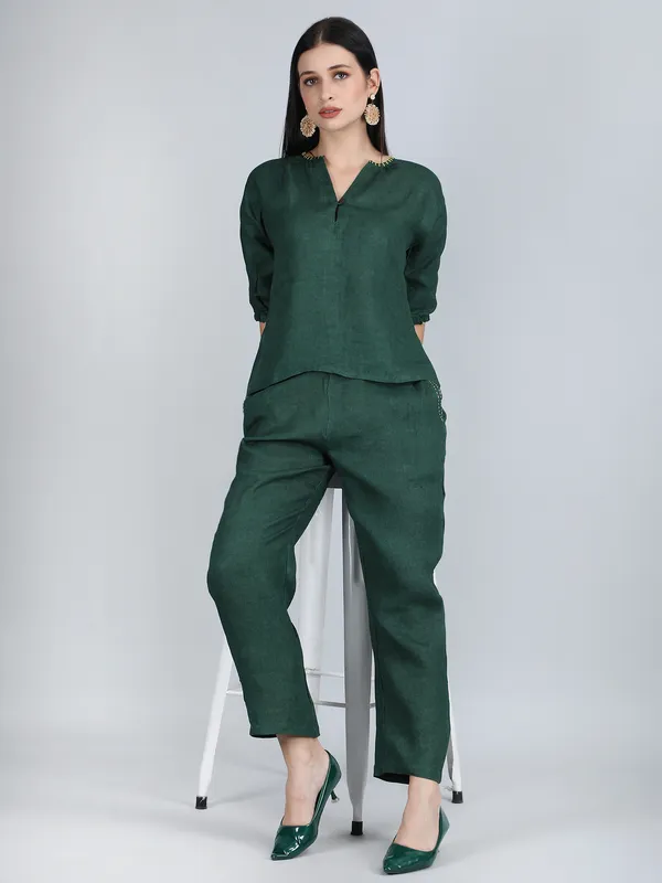 Green_Pure_Linen_Hand_Embroidered_Co-Ord_For_Women