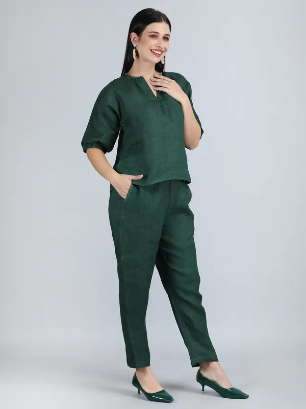 Green_Pure_Linen_Hand_Embroidered_Co-Ord_For_Women