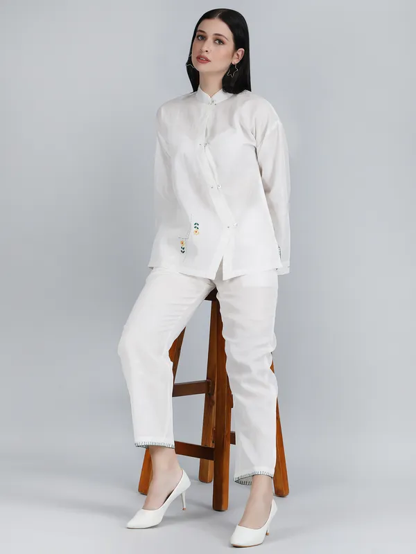 White_Pure_Linen_Hand_Embroidered_Zig_Zag_Placket_Co-Ord_For_Women