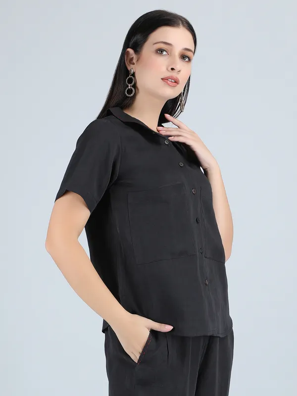 Black_Pure_Linen_Hand_Embroidered_Collar_Shirt_For_Women