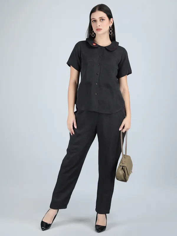 Black_Pure_Linen_Hand_Embroidered_Collar_Shirt_For_Women